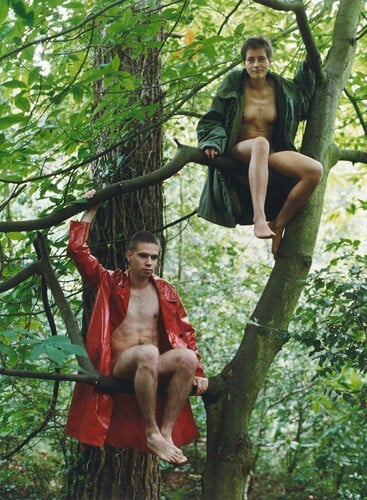 Wolfgang Tillmans, Lutz & Alex sitting in the trees, 1992