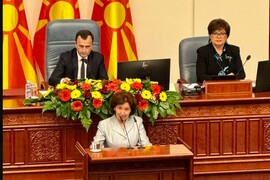 Βόρεια Μακεδονία: Ορκίστηκε πρόεδρος η Σιλιάνοφσκα - «Μακεδονία» είπε απαγγέλοντας τον όρκο