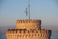 Θεσσαλονίκη: Άνδρας έπεσε από τον Λευκό Πύργο