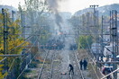Φωτιές και επεισόδια στις σιδηροδρομικές γραμμές στη Λάρισα - Οργή για το θάνατο 12χρονου