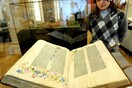 Αντίγραφα της πρώτης έκδοσης της Βίβλου, 550 χρόνια μετά τον θάνατο του Γουτεμβέργιου