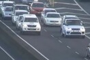 Οδηγοί σταματούν ο ένας πίσω από τον άλλο για να περάσει πάπια με τα μικρά της στη Νέα Ζηλανδία - BINTEO