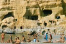 Τι πραγματικά συνέβη στα Μάταλα, στην περίφημη χίπικη παραλία της Κρήτης, στις δεκαετίες του ’60 και του ’70;