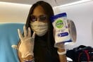 Χειρουργική μάσκα, γάντια και αντιβακτηριδιακά μαντιλάκια: Όσα κάνει η Ναόμι Κάμπελ κάθε φορά που πετάει