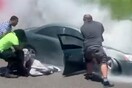 Βίντεο: Η στιγμή που περαστικός βγάζει οδηγό από φλεγόμενο αυτοκίνητο