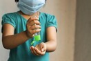 Ισπανία: Εκτοξεύθηκαν οι δηλητηριάσεις παιδιών από αντισηπτικό τζελ εν μέσω πανδημίας