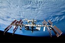 Οι αστροναύτες στον Διεθνή Διαστημικό Σταθμό έχουν μία καινούργια «αποστολή»: Να διαφημίσουν καλλυντικά της Estée Lauder