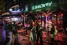 Το Άμστερνταμ θέλει να απαγορεύσει τους τουρίστες από τα διάσημα «coffee shops»
