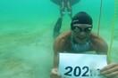 Νέο παγκόσμιο ρεκόρ Γκίνες: Μακροβούτι επί 202 μέτρα με μόλις μια ανάσα (Βίντεο)