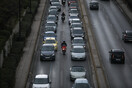 Lockdown: Μεγάλη έξοδος οχημάτων από την Αθήνα καταγράφεται στα διόδια - Ουρές σε καταστήματα και τράπεζες