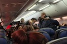 Συναγερμός στην United Airlines: Πέθανε επιβάτης που «μπορεί να είχε συμπτώματα κορωνοϊού»