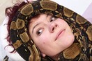 Θα δεχόσασταν μασάζ από φίδια για χαλάρωση;