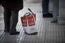 Πόσο μείωσαν οι Έλληνες τη χρήση πλαστικής σακούλας- Πού προορίζονται να πάνε τα έσοδα