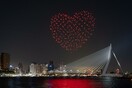 Μία παλλόμενη καρδιά από 300 drones στον ουρανό του Ρότερνταμ - «Μαζί θα ξεπεράσουμε τον κορωνοϊό»