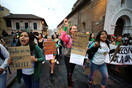 Ισημερινός: Αποποινικοποιήθηκαν οι αμβλώσεις σε περίπτωση βιασμού