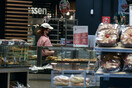 Εορταστικό ωράριο: Πώς θα λειτουργήσουν σήμερα εμπορικά καταστήματα και σούπερ μάρκετ