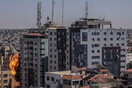 Γάζα: Κατέρρευσε από ισραηλινό βομβαρδισμό κτίριο όπου στεγάζονται Associated Press και Al Jazeera