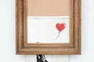 Το πιο δημοφιλές έργο του Banksy, μισοτεμαχισμένο, πωλείται ξανά σε διπλάσια τιμή