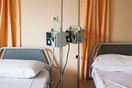 Θριάσιο - καταγγελία: Τρεις ασθενείς με κορωνοϊό σε κοντέινερ, εκτός ΜΕΘ και έξι διασωληνωμένοι non-covid 