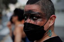 Περού: «Όλα βρωμάνε θάνατο»- Συνεχίζεται ο καθαρισμός των ακτών από το πετρέλαιο