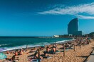Η Βαρκελώνη απαγόρευσε το κάπνισμα στις παραλίες
