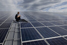 H Greenpeace προτείνει να βάλουμε φωτοβολταϊκά στις πολυκατοικίες - «Αυτοπαραγωγή ενέργειας»