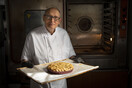 Ο φούρνος του Τυλιγάδη, εδώ και 70 χρόνια, επιμένει να γεμίζει λαμαρίνες με μοσχοβολιστά, προζυμένια ψωμιά και υπέροχες τυρόπιτες