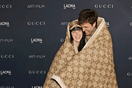 Billie Eilish και Jesse Rutherford με κουβέρτα Gucci στο κόκκινο χαλί- Η πρώτη δημόσια εμφάνιση