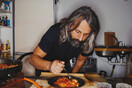 Γιώργος Μπουρνουσούζης: «Δεν γίνεται να είσαι δημιουργικός άνθρωπος και να μη μαγειρεύεις»