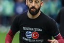 Τουρκική ομάδα φόρεσε μπλούζες με μήνυμα συμπαράστασης για τα Τέμπη 