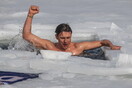 Δύτης βούτηξε σε βάθος ρεκόρ σε παγωμένη λίμνη της Ελβετίας- χωρίς εξοπλισμό, με μία ανάσα
