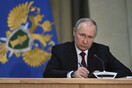 Πούτιν: Κάλεσε τους Ρώσους ολιγάρχες να επενδύσουν στη χώρα, εν μέσω «πολέμου κυρώσεων»