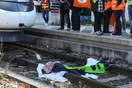 Γαλλία: Νέα σοβαρά επεισόδια-Πέταξαν ομοίωμα του Μακρόν στις ράγες του τρένου 