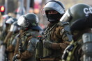 Η Χιλή υιοθετεί τον «νόμο της εύκολης σκανδάλης» για αστυνομικούς που πυροβολούν- και τους προστατεύει