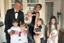 Άλεκ Μπάλντουιν: Έγινε παππούς - Η οικογενειακή φωτογραφία με όλα τα παιδιά του