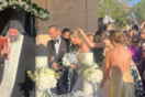 Παντρεύτηκε ο Πάνος Μουζουράκης- Οι πρώτες εικόνες από τον γάμο με την Μαριλού Κόζαρη 
