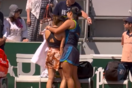 Roland Garros: Τενίστρια χτύπησε κατά λάθος ball girl και αποκλείστηκε 