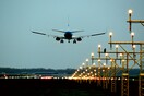 Το διεθνές αεροδρόμιο Schiphol μειώνει τις πτήσεις για να καταπολεμηθεί η ηχορύπανση