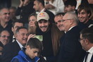 Ο Στέφανος Τσιτσιπάς στις εξέδρες του ματς Ελλάδας-Γαλλίας