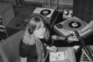 Annie Nightingale: Πέθανε η πρωτοπόρος ραδιοφωνική παραγωγός του «Radio 1» του BBC