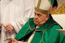 Ακτιβίστριες διέκοψαν τη λειτουργία του πάπα Φραγκίσκου