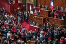 Συνταγματικό δικαίωμα η άμβλωση στη Γαλλία, σε μια ιστορική ψηφοφορία