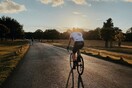 Από την Ισπανία μέχρι την Σιγκαπούρη με ποδήλατο - O queer ποδηλάτης που εντυπωσιάστηκε από την καλοσύνη του κόσμου