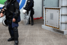 Γυναικοκτονία στους Αγίους Αναργύρους: Απομακρύνθηκαν 4 αστυνομικοί από το ΑΤ μετά το «ξήλωμα» του διοικητή