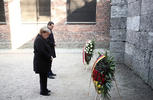 Επίσκεψη Μέρκελ στο Άουσβιτς: «Αυτό που συνέβη εδώ, δεν το χωρά ανθρώπινος νους»