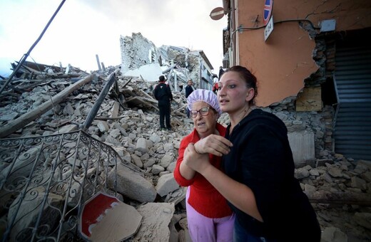 Τι λένε οι καθηγητές Λέκκας και Χουλιάρας για το φονικό σεισμό στην Ιταλία