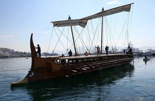 Μια ιστορική τριήρης βρίσκεται από χθες στον Πειραιά (ΦΩΤΟΓΡΑΦΙΕΣ)