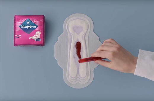 Επιτέλους η πρώτη διαφήμιση σερβιέτας που δεν δείχνει μπλε υγρό αντί για κόκκινο αίμα περιόδου