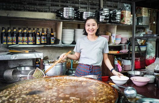 Αυτή η ταϊλανδέζικη σούπα σιγοβράζει εδώ και 45 χρόνια