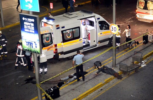 12 φωτογραφίες από την τρομοκρατική επίθεση στο αεροδρόμιο Ατατούρκ της Κωνσταντινούπολης